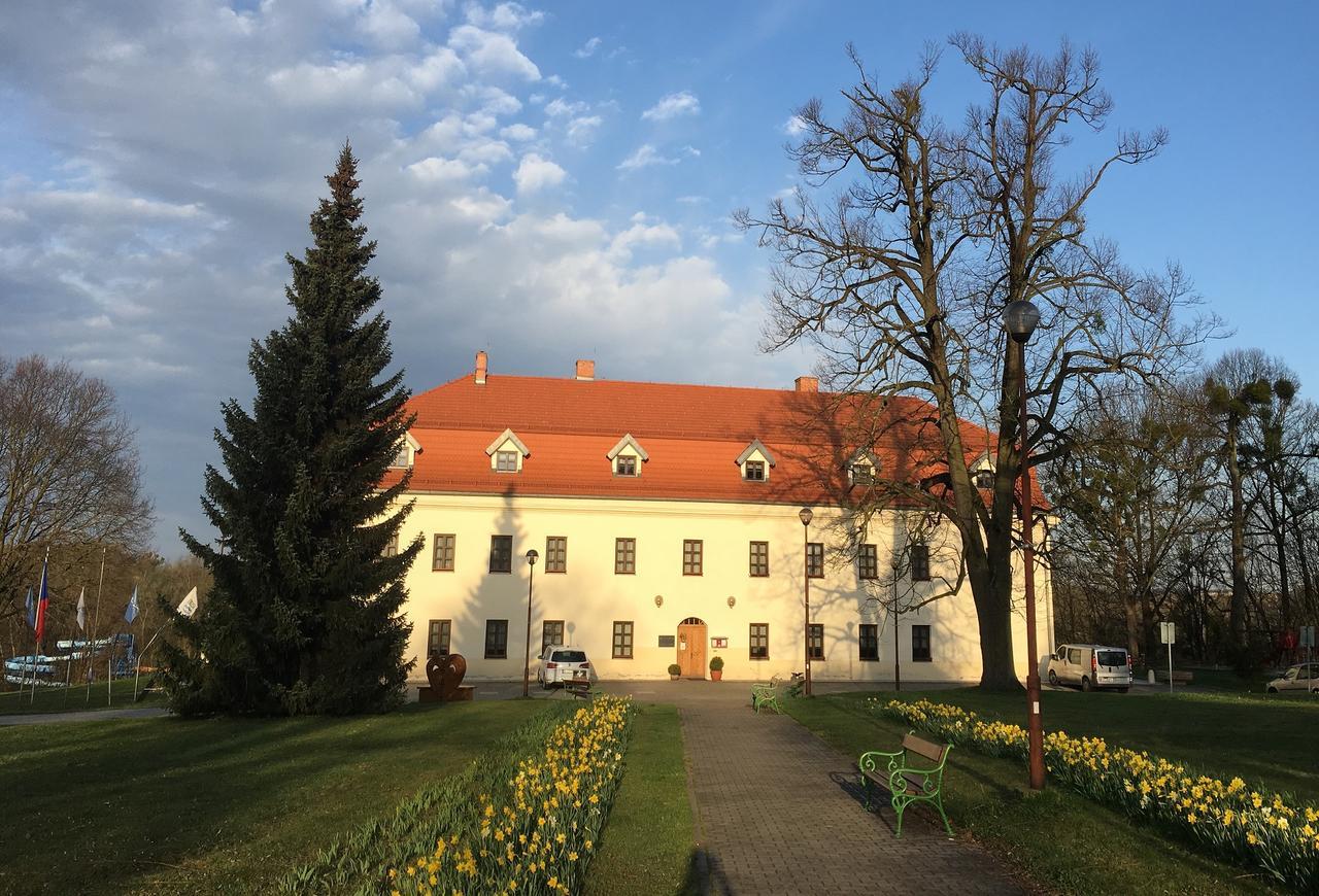 Zamek Havirov Hotel Exterior photo